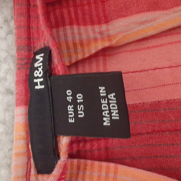 H&M Red Plaid pleated skirt with pockets and belt. Size 10. - Picture 5 of 8